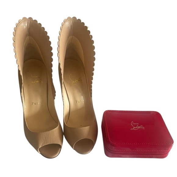 Christian Louboutin Pijiona flared collar heels and cosmetic case - Picture 12 of 16